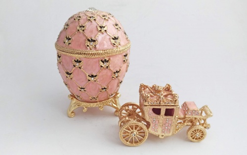 Яйцо-шкатулка Фаберже среднее "Коронационное с каретой " A1911-14 розовое фото 2