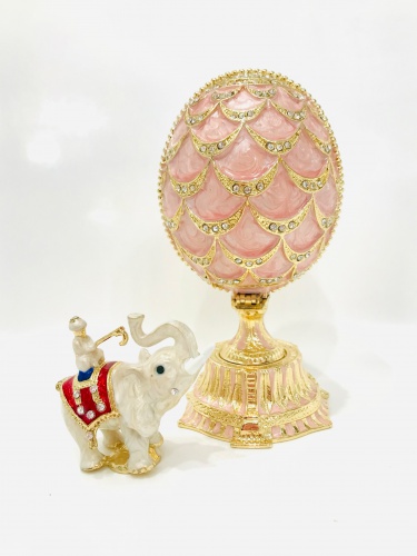 Яйцо-шкатулка Фаберже "Сосновая Шишка" c белым слоном PC-1722E(02)-04 розовая фото 8