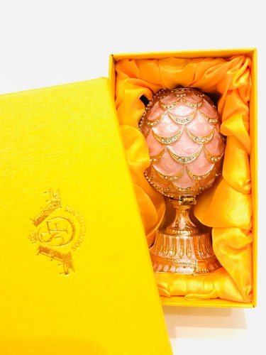 Яйцо-шкатулка Фаберже "Сосновая Шишка" c белым слоном PC-1722E(02)-04 розовая фото 9