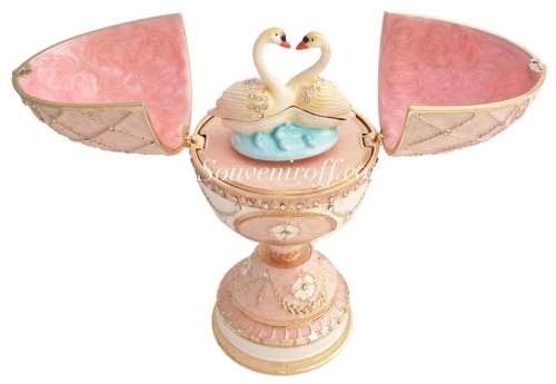 Яйцо Большое "Пара лебедей" музыкальное розовое РС-1402Л-04
