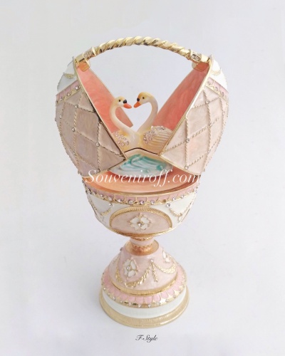 Яйцо Большое "Пара лебедей" музыкальное розовое РС-1402Л-04 фото 2